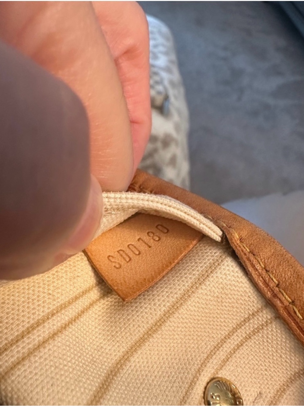 Louis Vuitton Neverfull MM, white - Picture 11 of 15